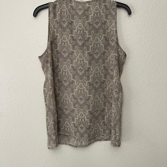 Violet + Claire Sleeveless Sheer Blouse Size Medium - Picture 2 of 4